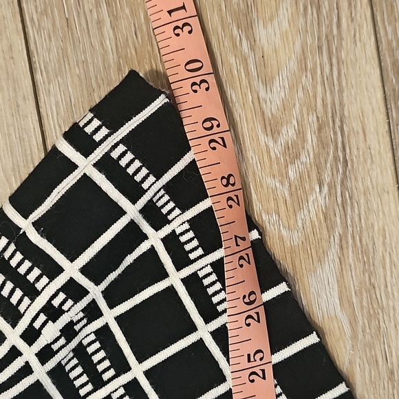 Candie's Black & White Patterned A-Line Skirt, Scoop Neck, Lace-Up Front, Size 2 - Picture 11 of 16